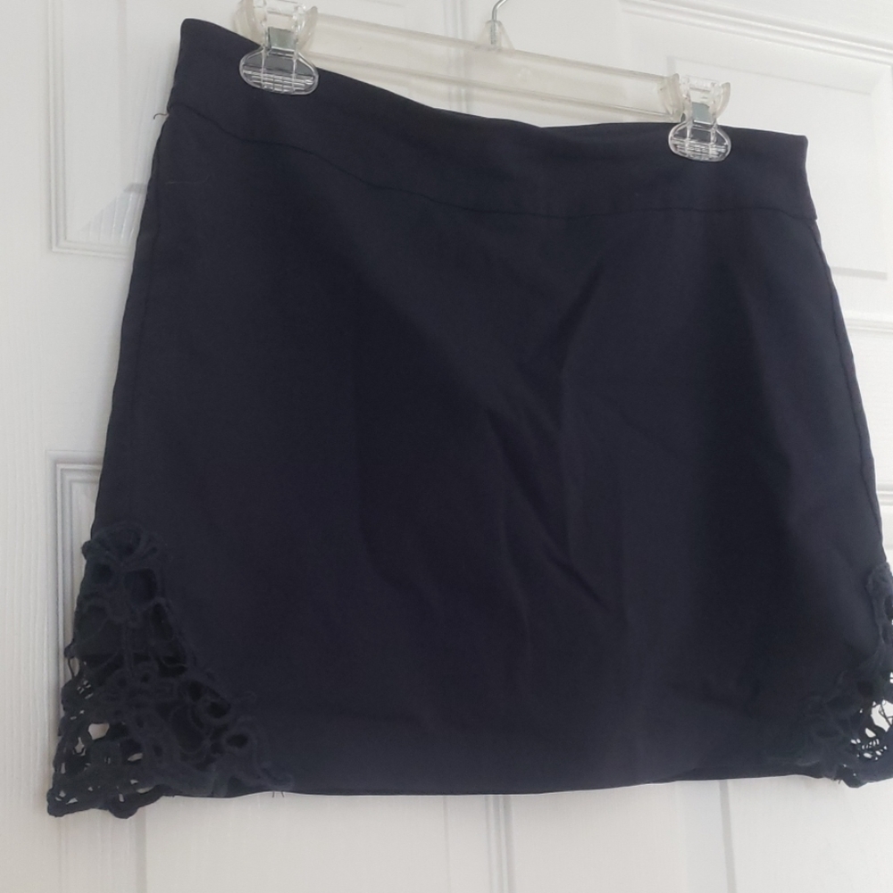 Navy stretchy skort with crochet applique 10p